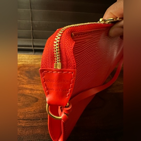 LOUIS VUITTON POCHETTE ACCESSOIRES POUCH HAND BAG IN RED - Picture 4 of 7